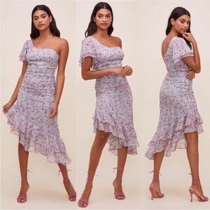 NWOT ASTR the Label Lisa Floral One Shoulder Dress . Size Small
